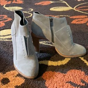 New! Size 9 light gray high heel boots